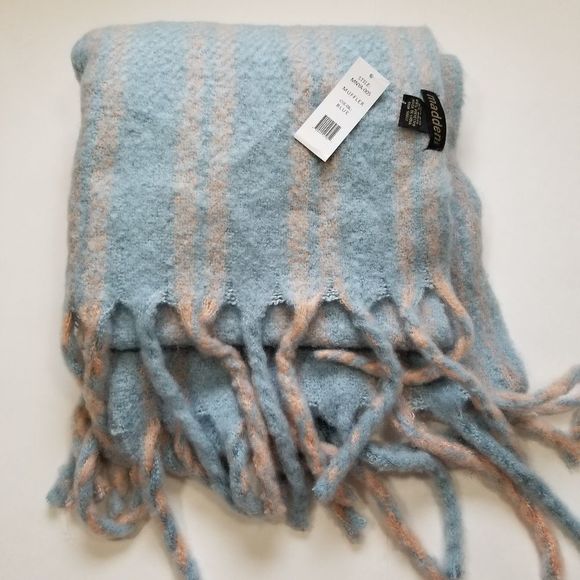 𝅺NWT Madden NYC Blanket Scarf "Muffler" Extra Big & Cozy - Picture 6 of 6